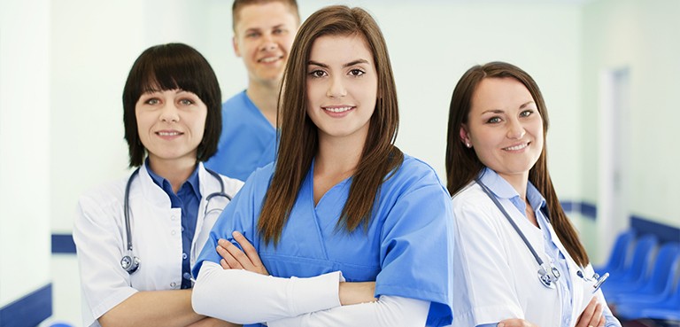 Квалифицированные специалисты<br>Врачи с опытом работы<br>более 20 лет Квалифицированные специалисты<br>Врачи с опытом работы<br>более 20 лет